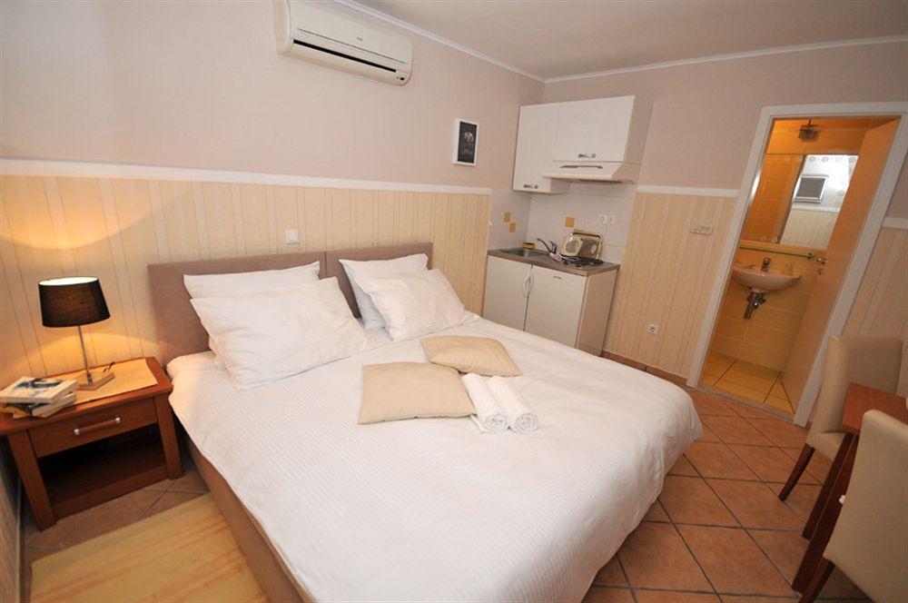 Apartments & Rooms Buble Трогир Экстерьер фото