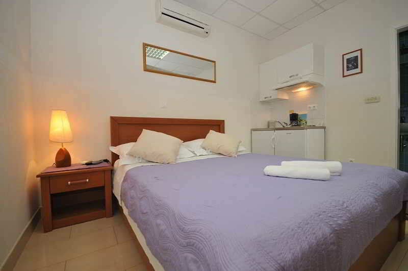 Apartments & Rooms Buble Трогир Экстерьер фото